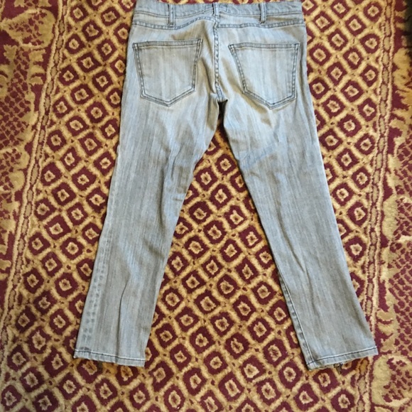 Light gray distressed jeans with zipper legs - Picture 4 of 6